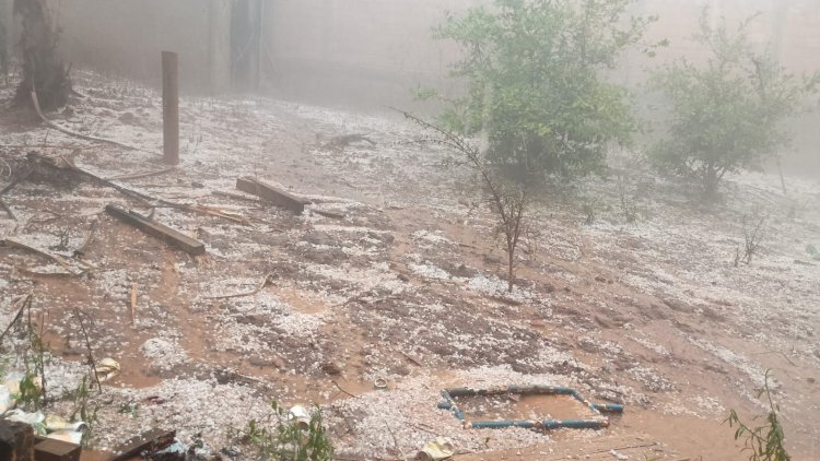 Chuva de granizo assusta moradores de Itatiaiuçu neste sábado