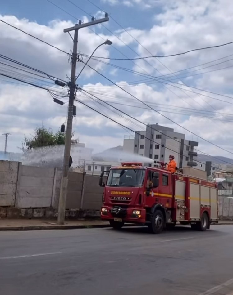 Incêndio em lote na rua Josias Machado mobiliza bombeiros e causa transtornos na área central em Itaúna