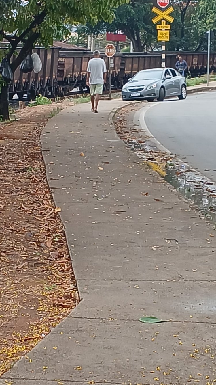 Mulher é atingida por trem em acidente na Vila Tavares, em Itaúna