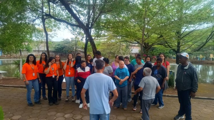 Alunos da APAE visitam Horto Municipal