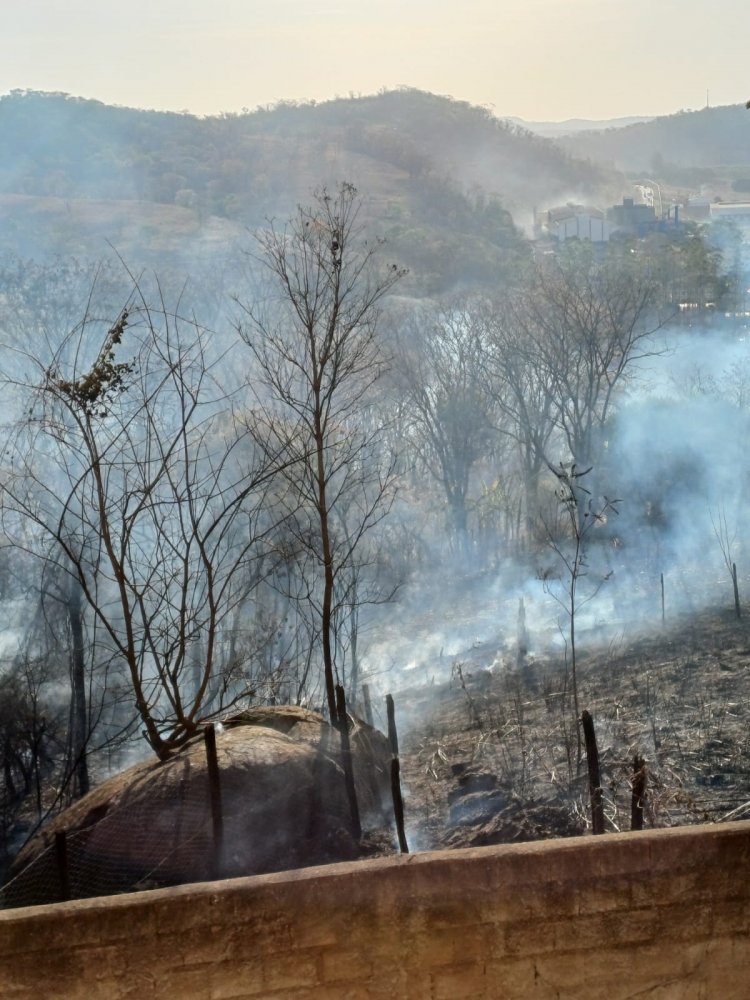 Incêndio atinge área de preservação ambiental em Santanense