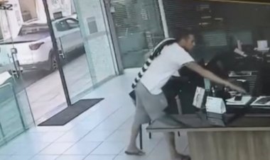 Homem furta celular em imobiliária