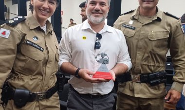 DESTAQUE - Cineasta Guto Aeraphe recebe troféu "Voz e Visão"