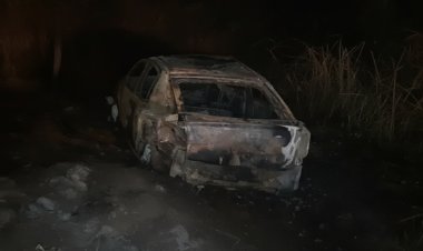 Veículo pega fogo na MG-431 após manobra perigosa de carreta