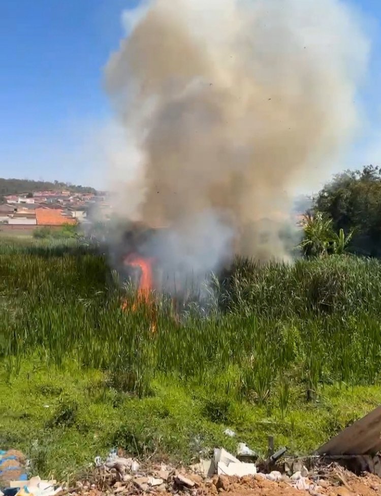 Incêndio em vegetação assusta moradores do Bairro Santa Edwiges
