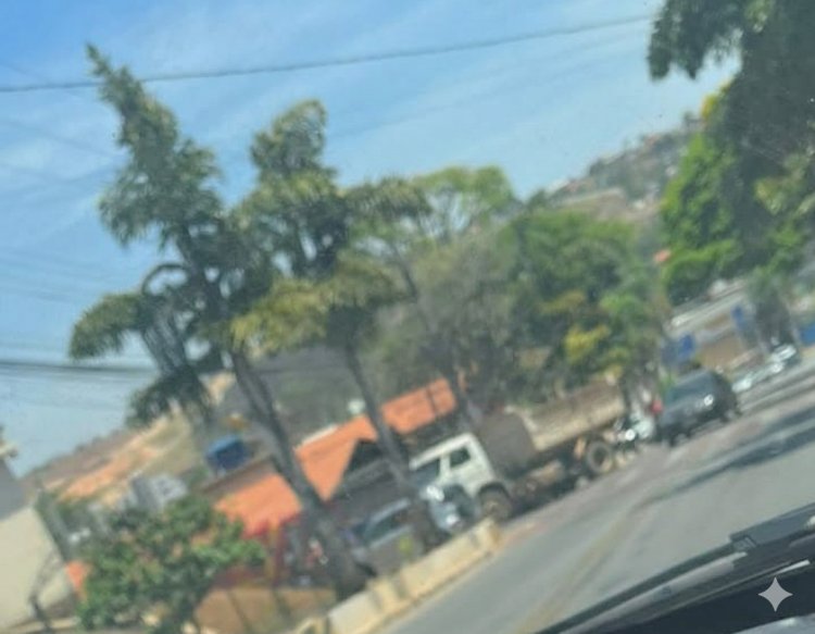 Aluna é atingida por caminhão em frente a escola do bairro Santo Antônio