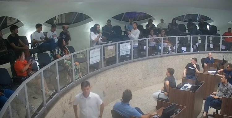 Partidos apresentam  pedido contra vice-prefeito
