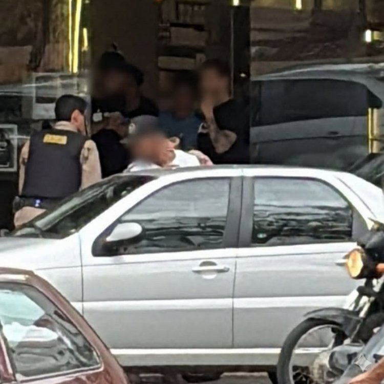 Alerta no Centro de Itaúna: loja de celulares é alvo de furto em plena tarde