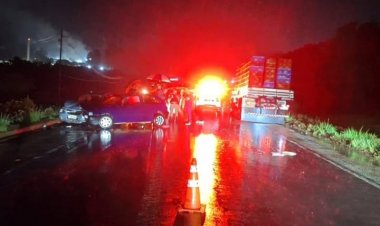 Motorista bêbado causa acidente com colisão frontal na MG-431