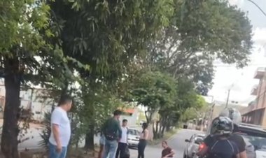 Acidente entre carro e moto no Residencial Santanense