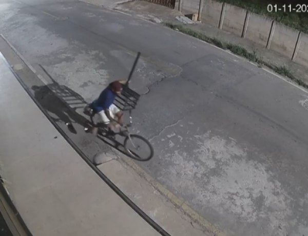 Homem furta lixeira no bairro Tropical em Itaúna