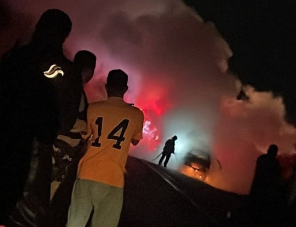 Veículo pega fogo entre Carmo do Cajuru e Divinópolis