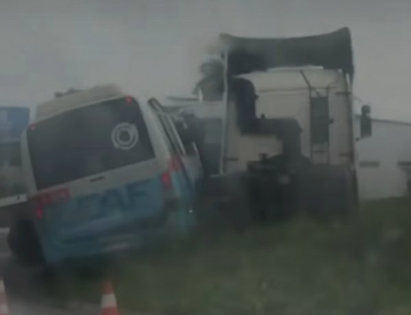 Acidente na MG-050, em Divinópolis, envolve quatro veículos