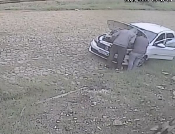 Fiat Argo branco furtado na praça do Hospital Manoel Gonçalves