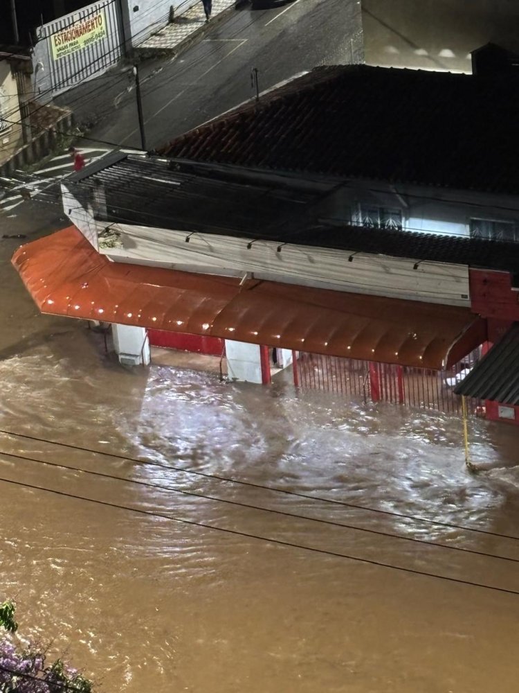Avenida Jove Soares volta a sofrer com chuva e reacende preocupação com comércio local