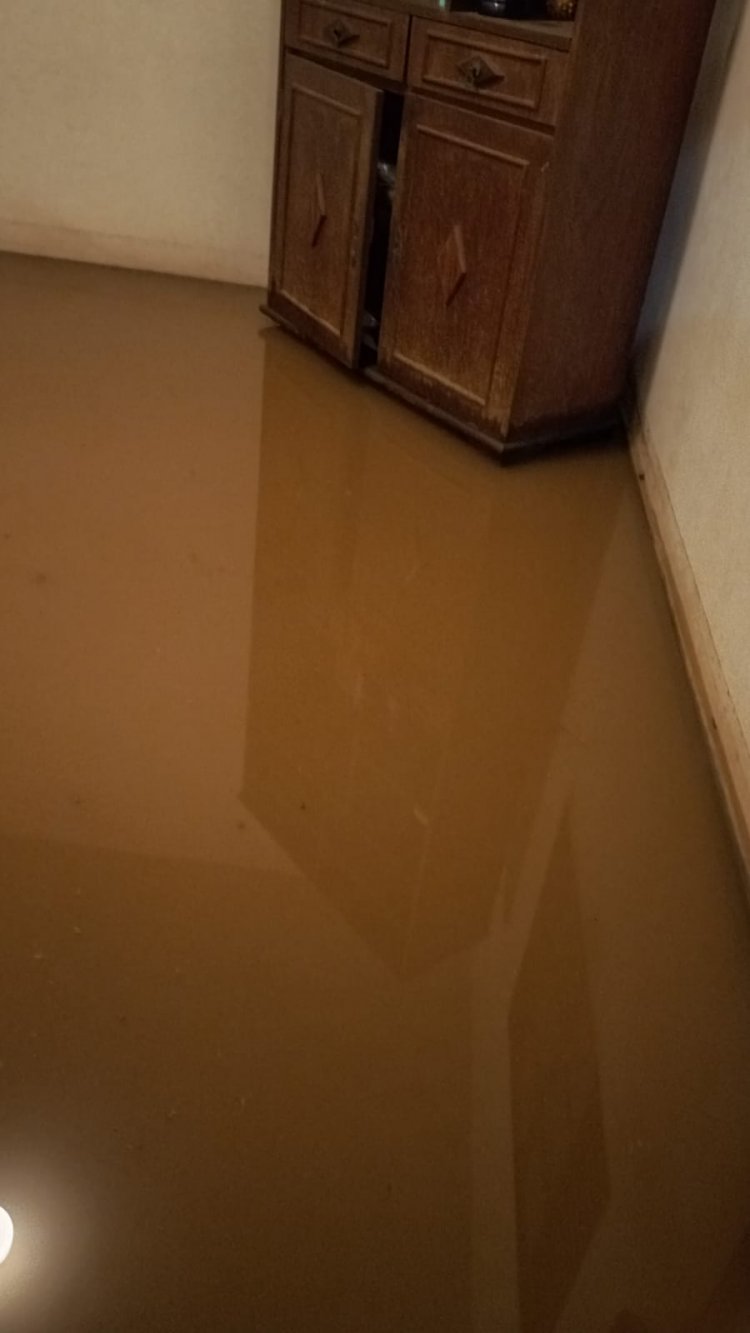 Ruas viram rios no bairro Vila Vilaça, chuva invade casas e causa prejuízos