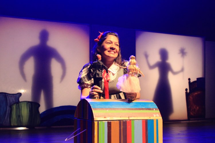 DIVERSÃO EM CENA - Espetáculo “A Menina que Entra em Livros” encerra temporada em Itaúna