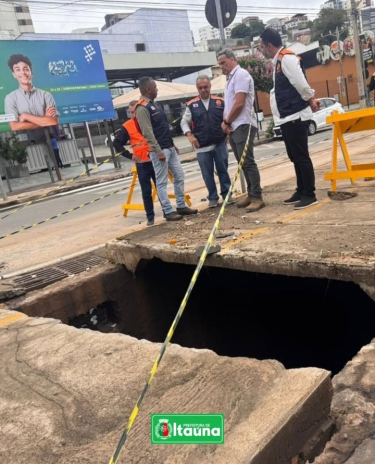 Ação pós-chuva em Itaúna com inspeção e reparos na avenida Jove Soares