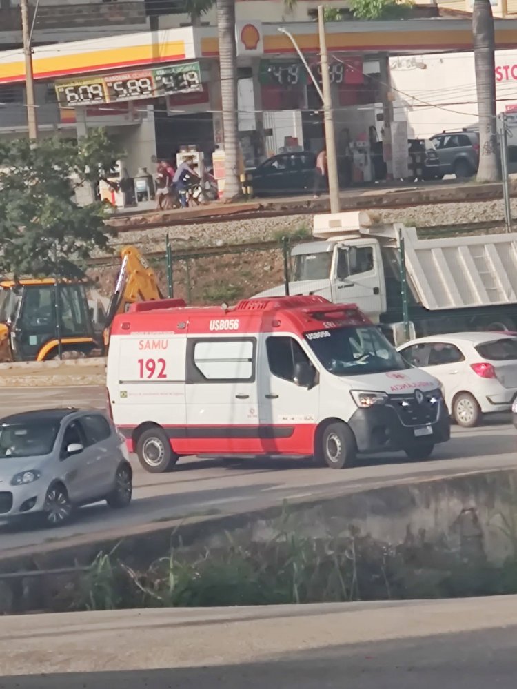 Colisão entre carro e moto na Jove Soares deixa motociclista ferido