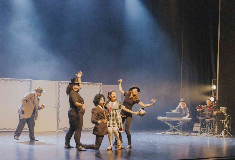 Diversão - “A Menina que Entra em  Livros” em cena neste domingo