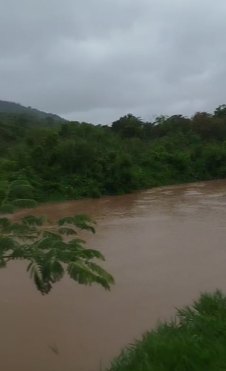 Devido às fortes chuvas, rio São João já atingiu o limite máximo do seu leite