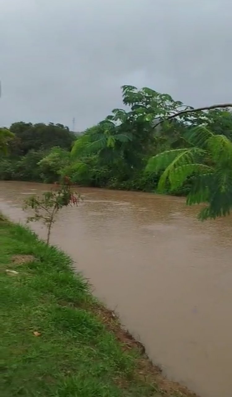 Devido às fortes chuvas, rio São João já atingiu o limite máximo do seu leite