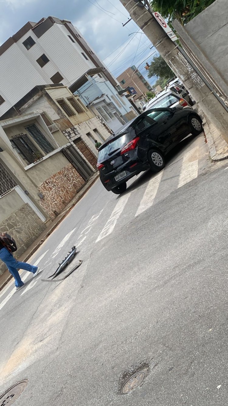 Falha no semáforo causa acidente triplo no centro de Itaúna