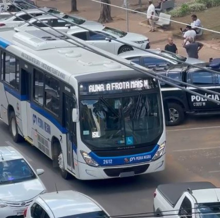 Primeiros ônibus da Pedra Negra chegam a Itaúna