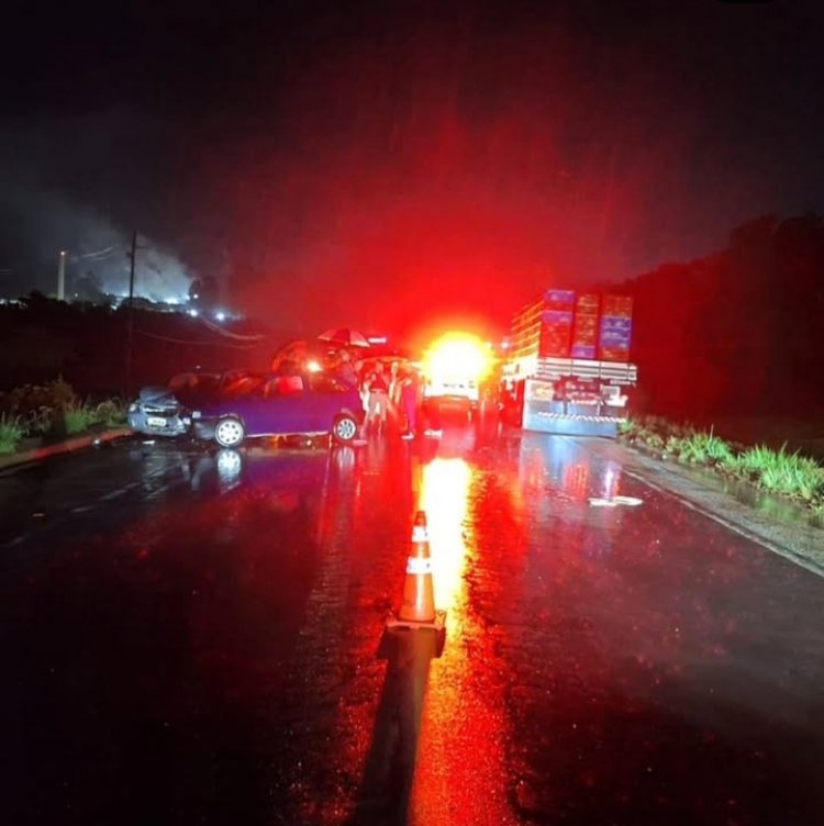 Motorista bêbado causa acidente com colisão frontal na MG-431