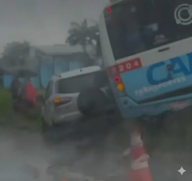 Acidente na MG-050, em Divinópolis, envolve quatro veículos