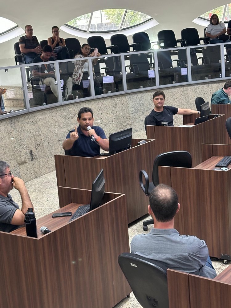 Sessão da Câmara vira "Teatro de Horrores" e Wenderson da Usina coloca o dedo na cara de Kaio Guimarães