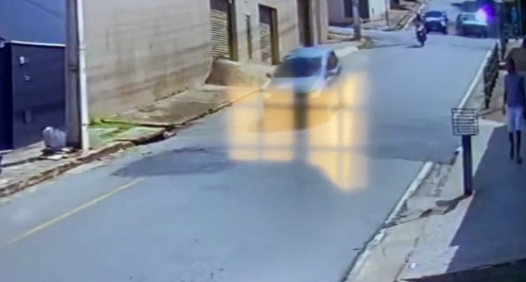 Carro desgovernado causa acidente no Morro do Sol