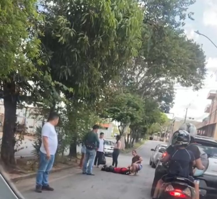 Acidente entre carro e moto no Residencial Santanense
