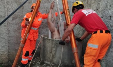 Homem e cachorro são resgatados de poço no bairro Jardinópolis, em Divinópolis