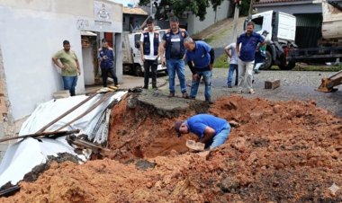 Deslizamento de terra interrompe rua Otoniel Mendes em manhã de chuva