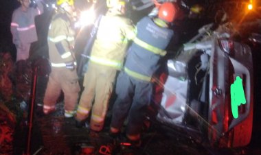 Carro capota na MG-431 próximo à Barragem Benfica