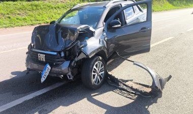 Acidente com capotamento é registrado na MG-050, em Itaúna