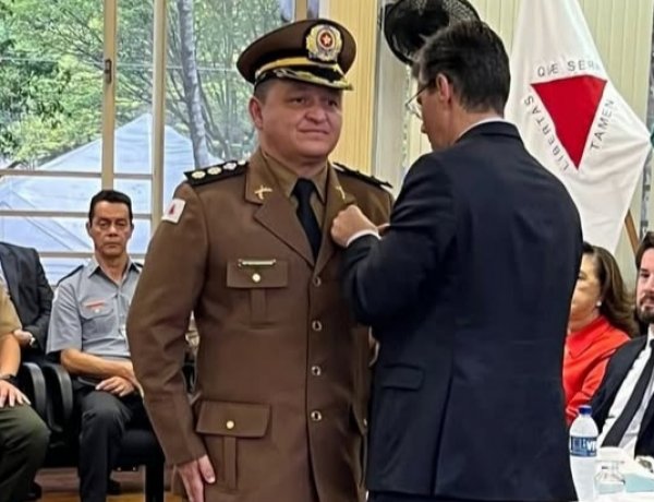 Comandante do 23º BPM recebe Medalha de Mérito Hélio Costa