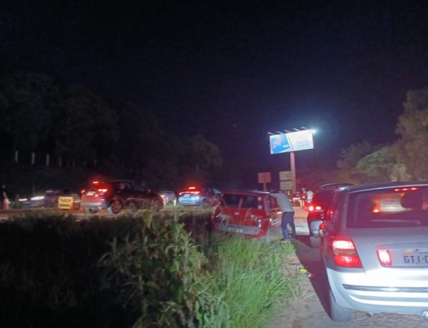 BAGUNÇA TOTAL - Fila interminável, bebida cara, palco desmoronando...