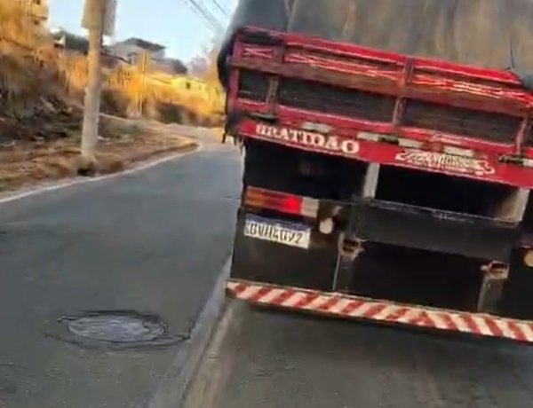 Caminhões continuam ignorando sinalização e causam preocupação na Rua Divinópolis
