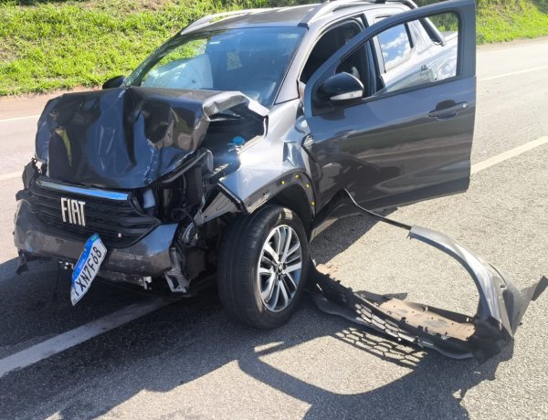 Acidente com capotamento é registrado na MG-050, em Itaúna