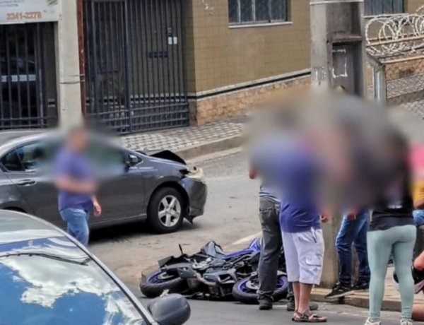 Colisão entre carro e moto deixa ferido no Centro