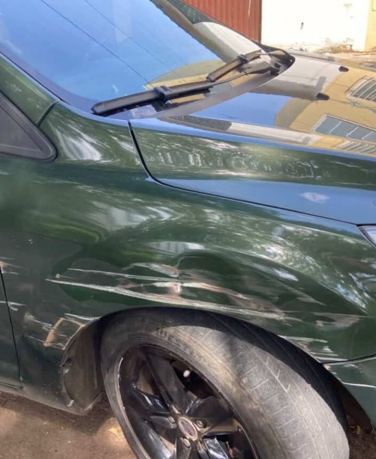 Procure a Justiça": caminhão danifica carro, e empresa de limpeza nega reparo