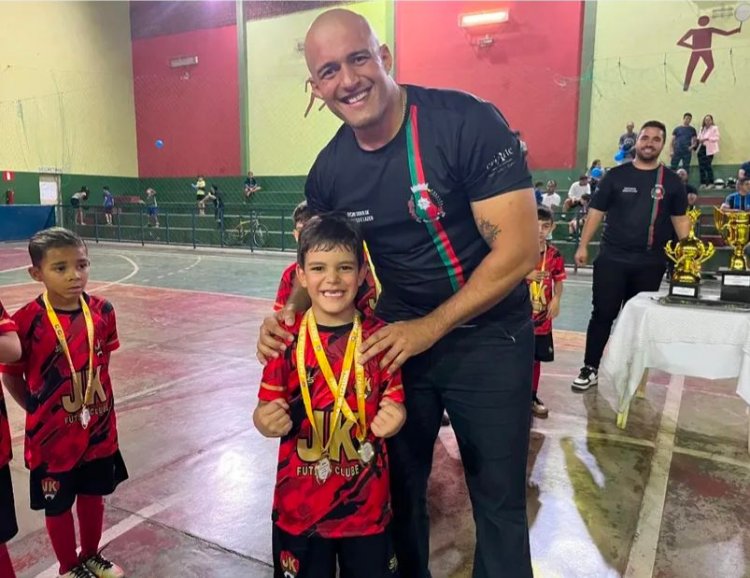 Escolinha de Futsal da Praça de Esportes JK conquista o título Sub-7!