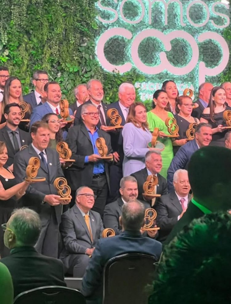 Sicoob Centro-Oeste recebe troféu 'Ouro por Excelência em Gestão'