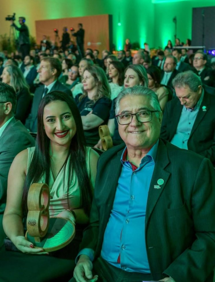 Sicoob Centro-Oeste recebe troféu 'Ouro por Excelência em Gestão'