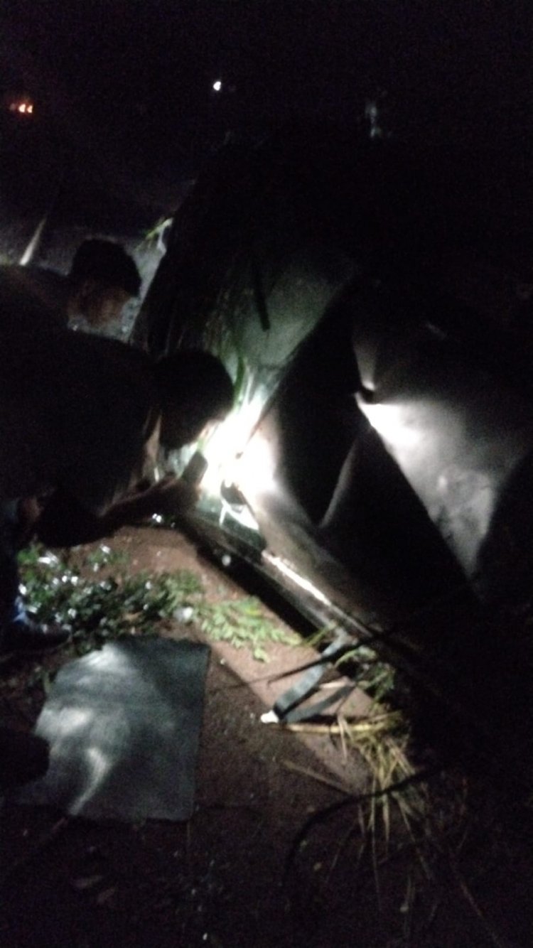 Carro capota na MG-431 próximo à Barragem Benfica