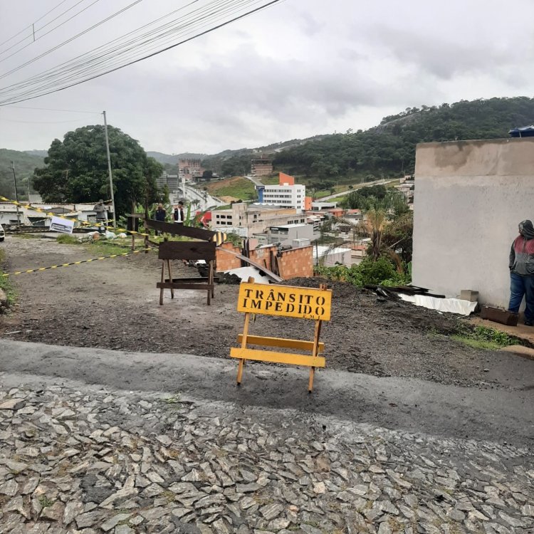 ALERTA - Deslizamento de barranco no Nogueira Machado