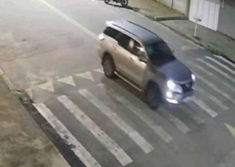 Toyota SW4 é furtada no Tropical