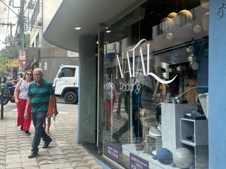 HORÁRIO ESPECIAL - Comércio vai abrir hoje  e amanhã em Itaúna